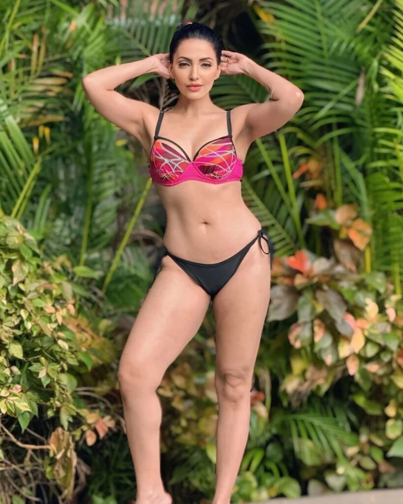 Navina Bole sexy image