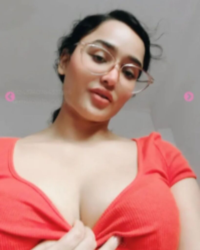 Kajal Pandey boobs photos