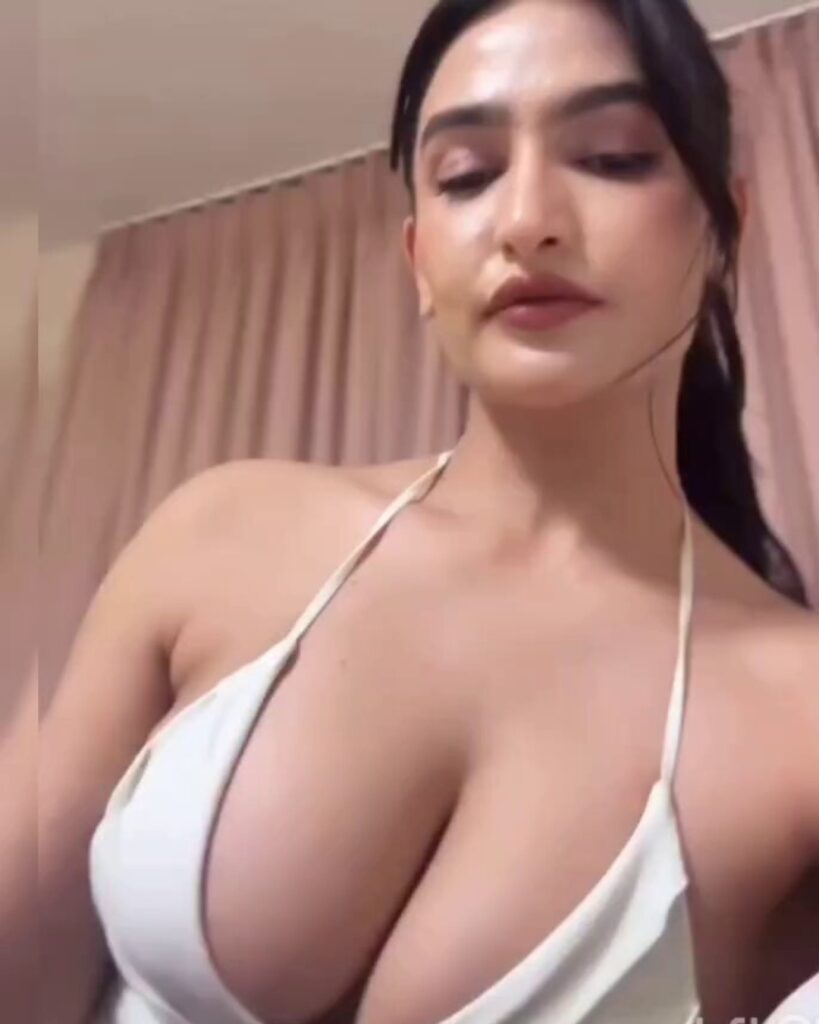 Sassy Poonam boobs pic
