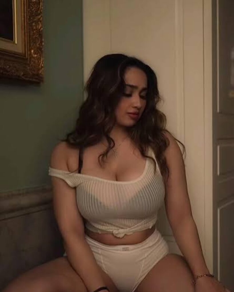 Aditi Mistry image